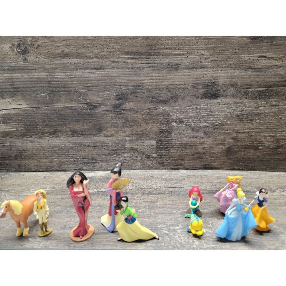 Lot of Disney Princess Figures.